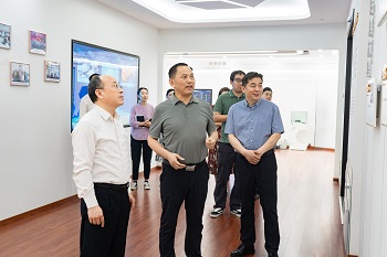 武漢東湖新技術開發區管委會一行調研四方光電
